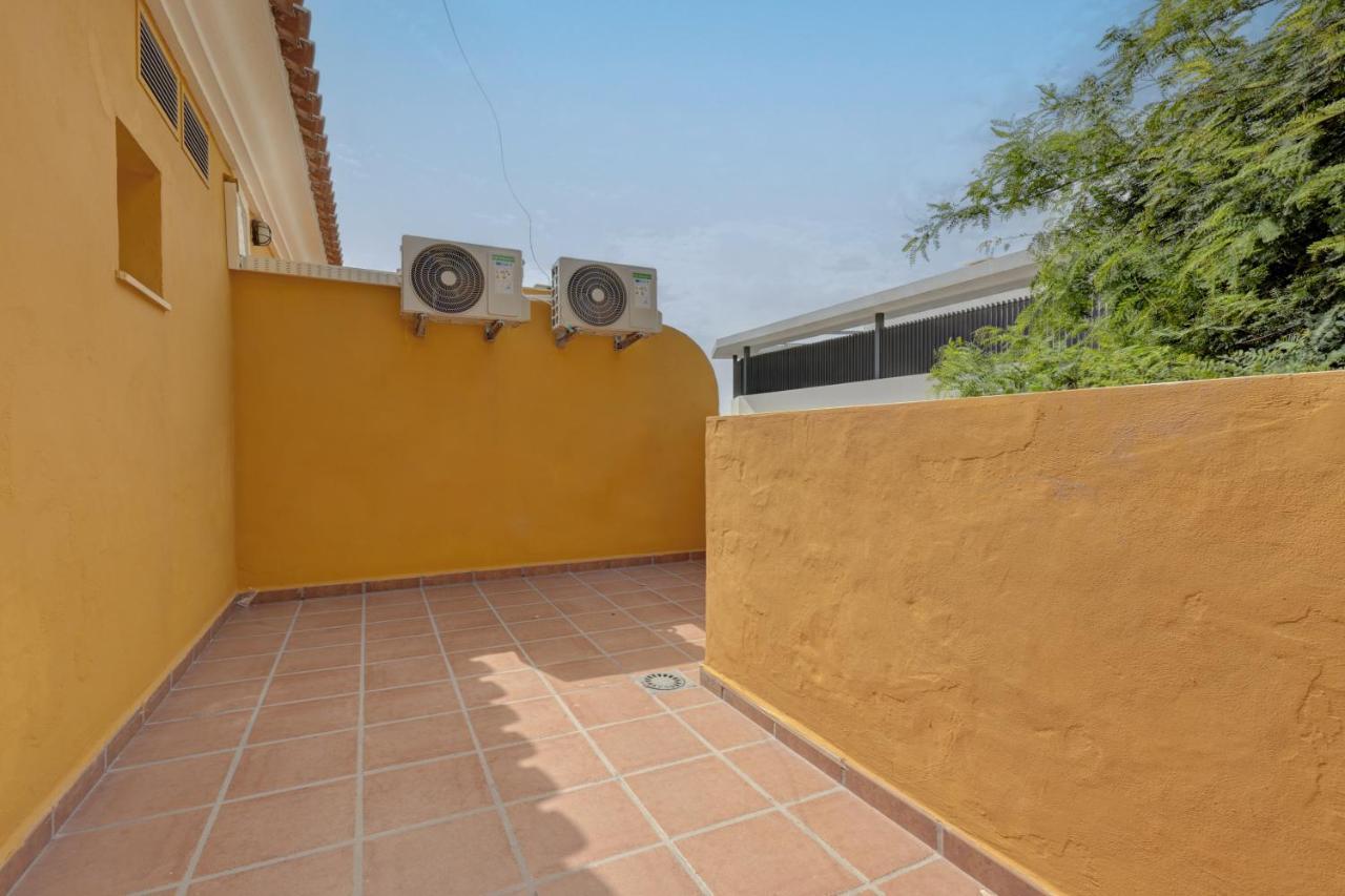 Hostal 37 Estepona Bagian luar foto