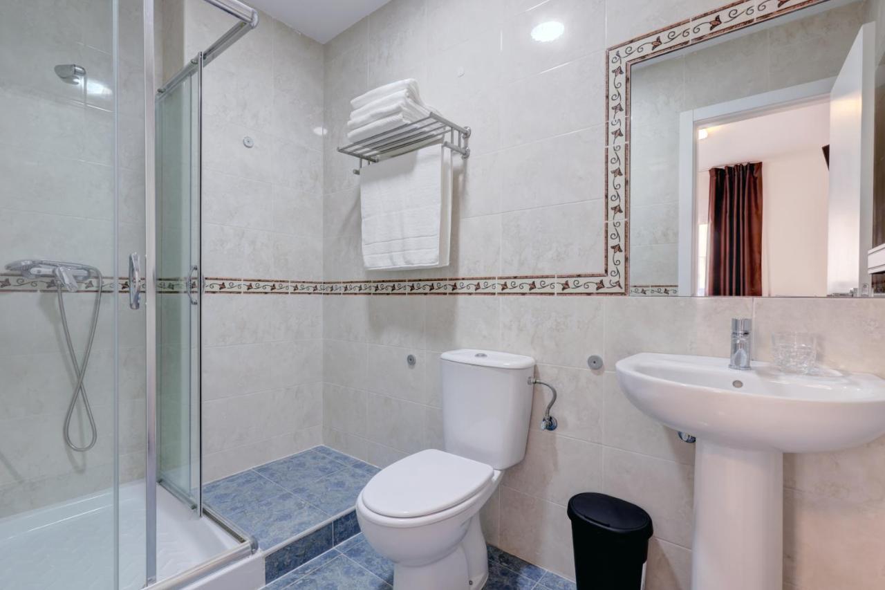 Hostal 37 Estepona Bagian luar foto