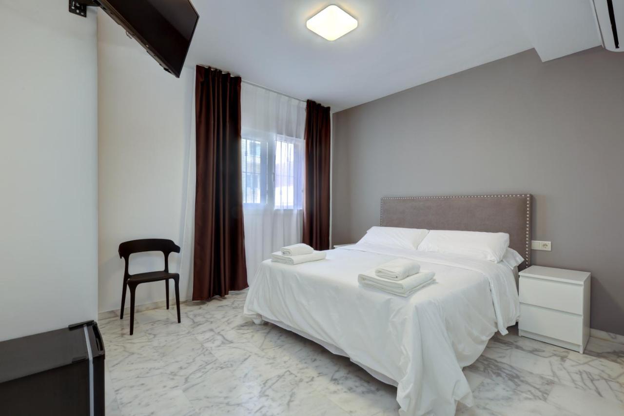Hostal 37 Estepona Bagian luar foto