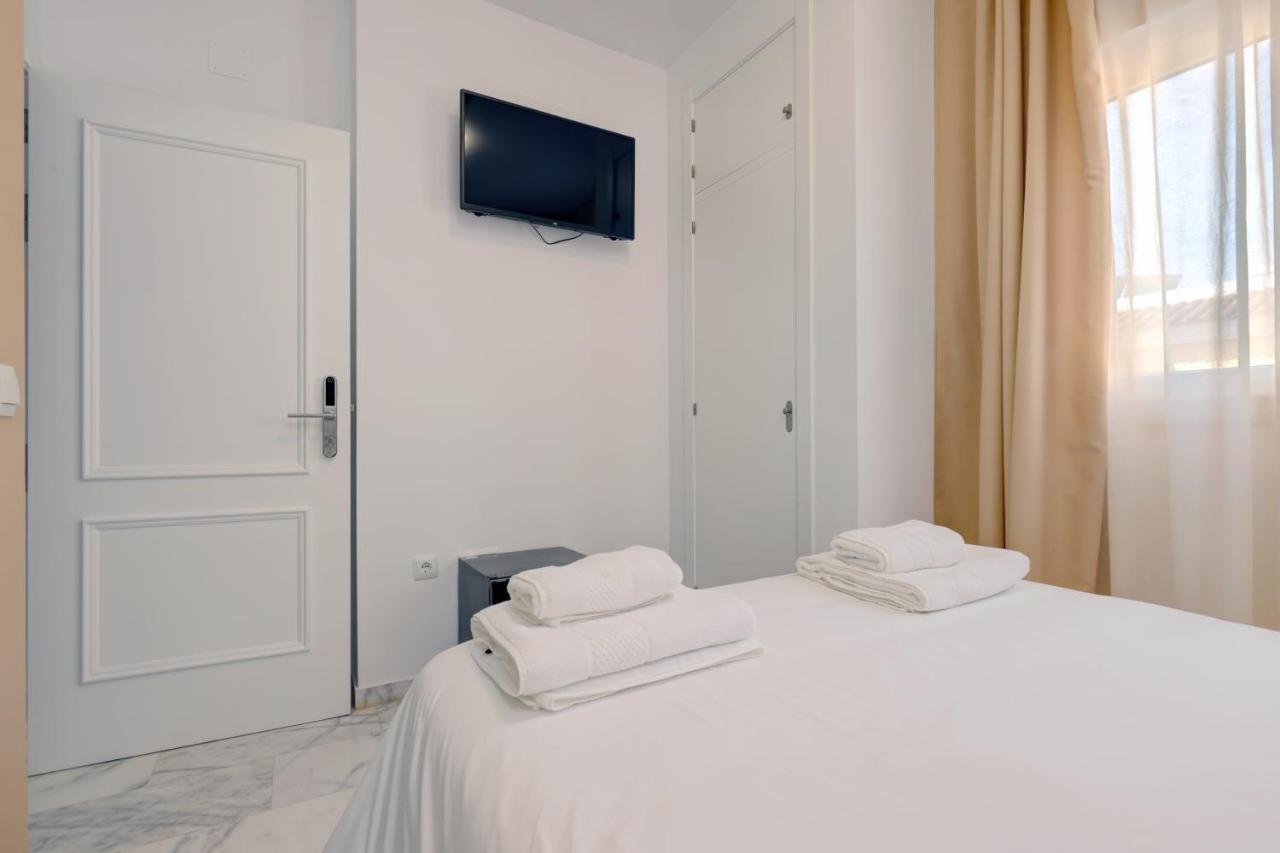Hostal 37 Estepona Bagian luar foto