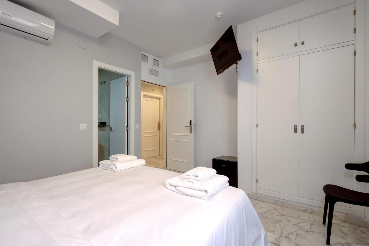 Hostal 37 Estepona Bagian luar foto