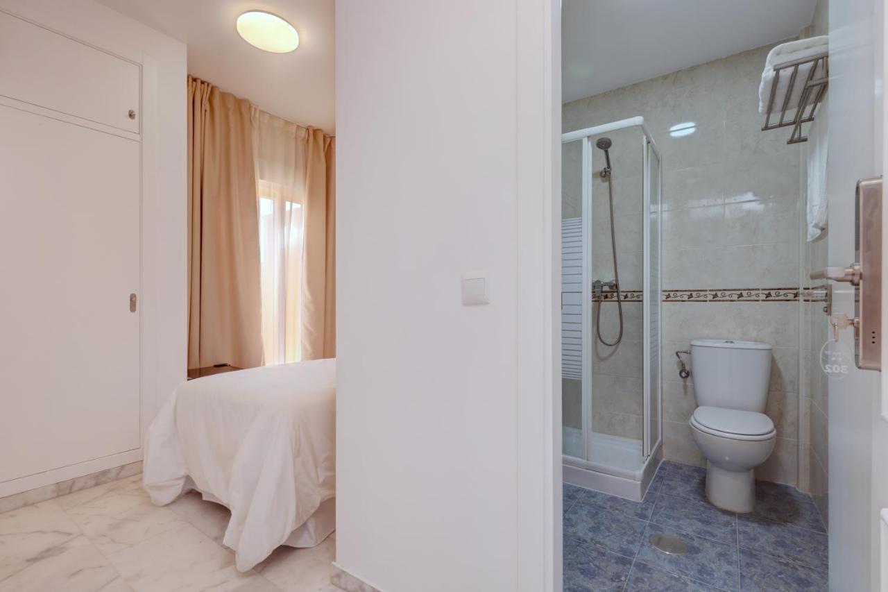 Hostal 37 Estepona Bagian luar foto